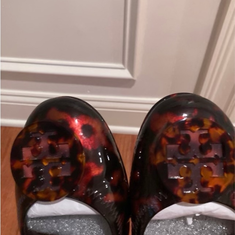 Tory Burch Tortoise Print Leather Ballet Flats - Picture 5 of 6